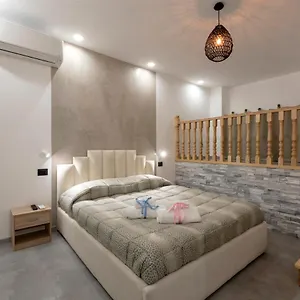 sabriluna-rooms.hotelitalianriviera.com/