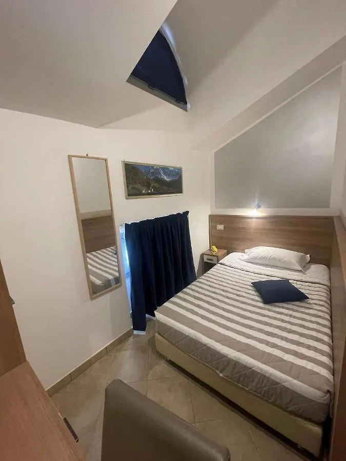 Hotel Montecarlo Milán 3*,