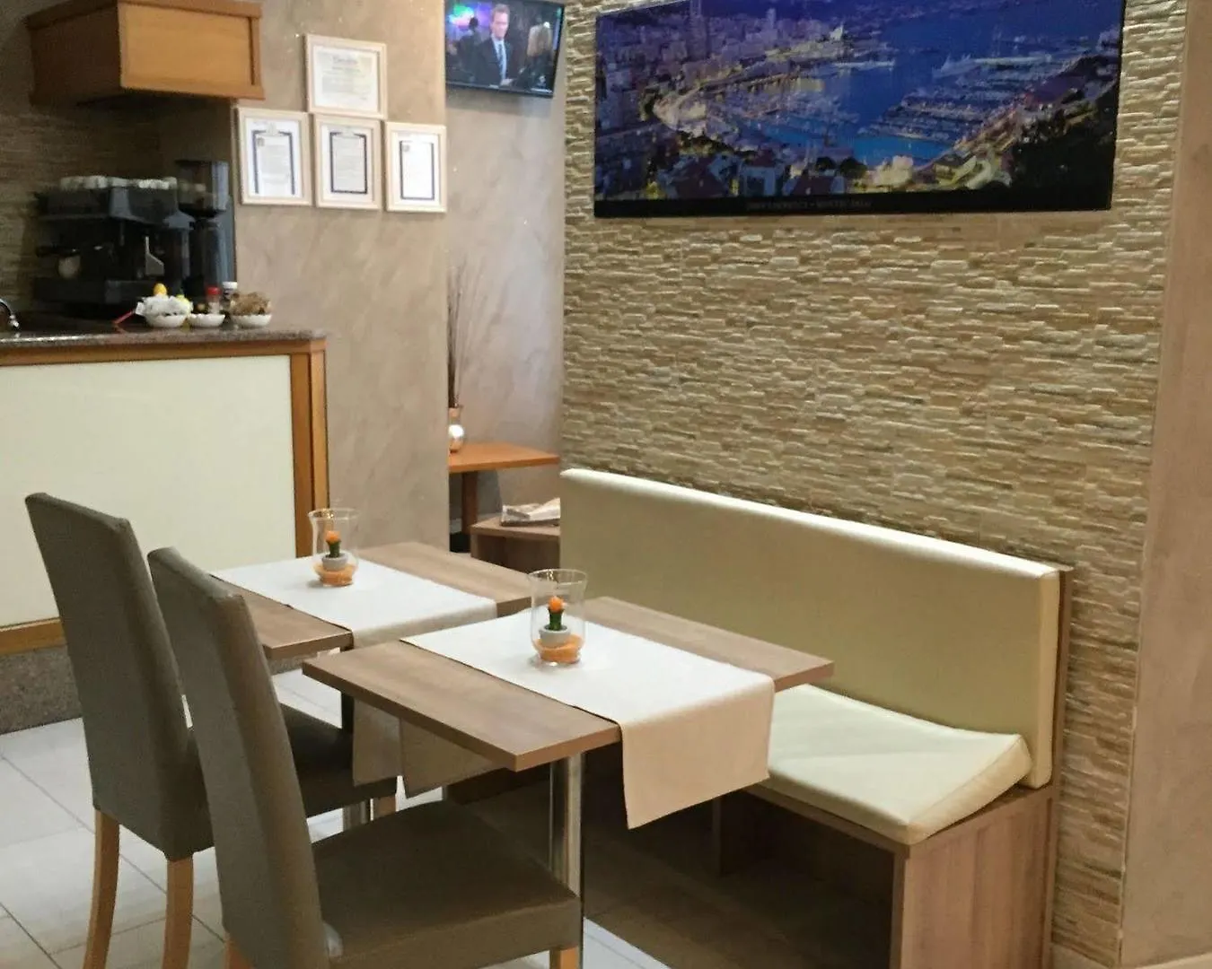 Hotel Montecarlo Milán 3*,